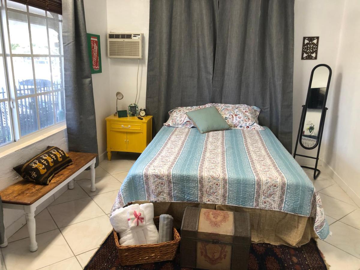 Private In The Heart Of Calle Ocho Séjour chez l'habitant *