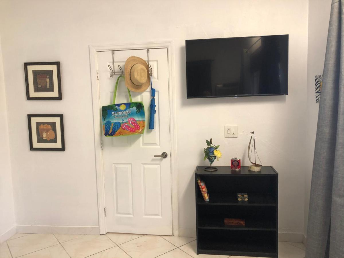 Private In The Heart Of Calle Ocho Séjour chez l'habitant