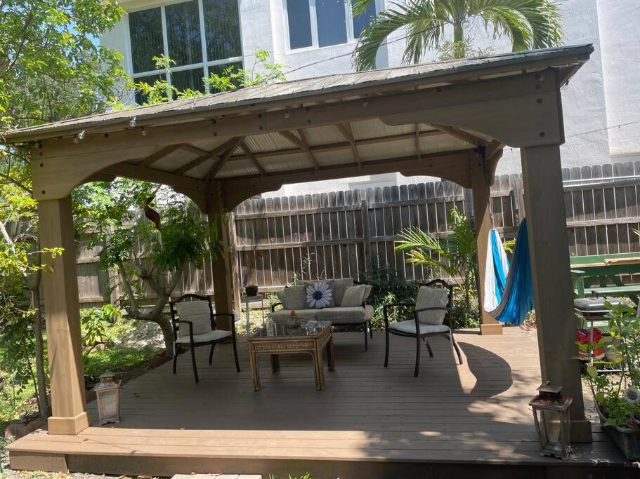 Private In The Heart Of Calle Ocho Séjour chez l'habitant
